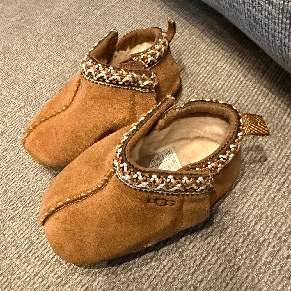 UGG Brown baby shoes/ Slippers